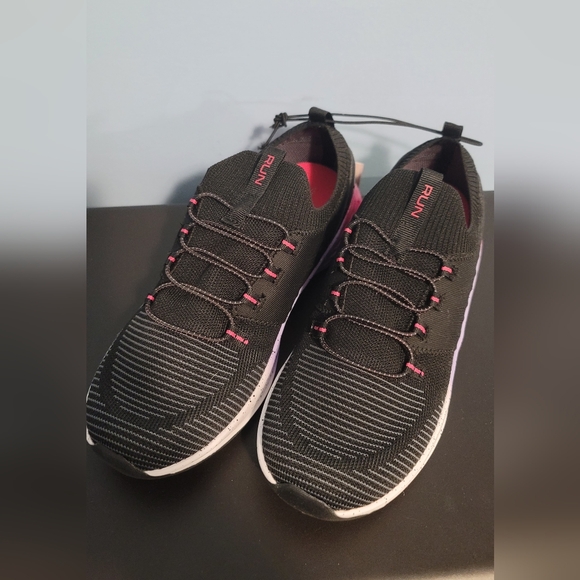 Athletic Shoes size 6 woman - Picture 2 of 3